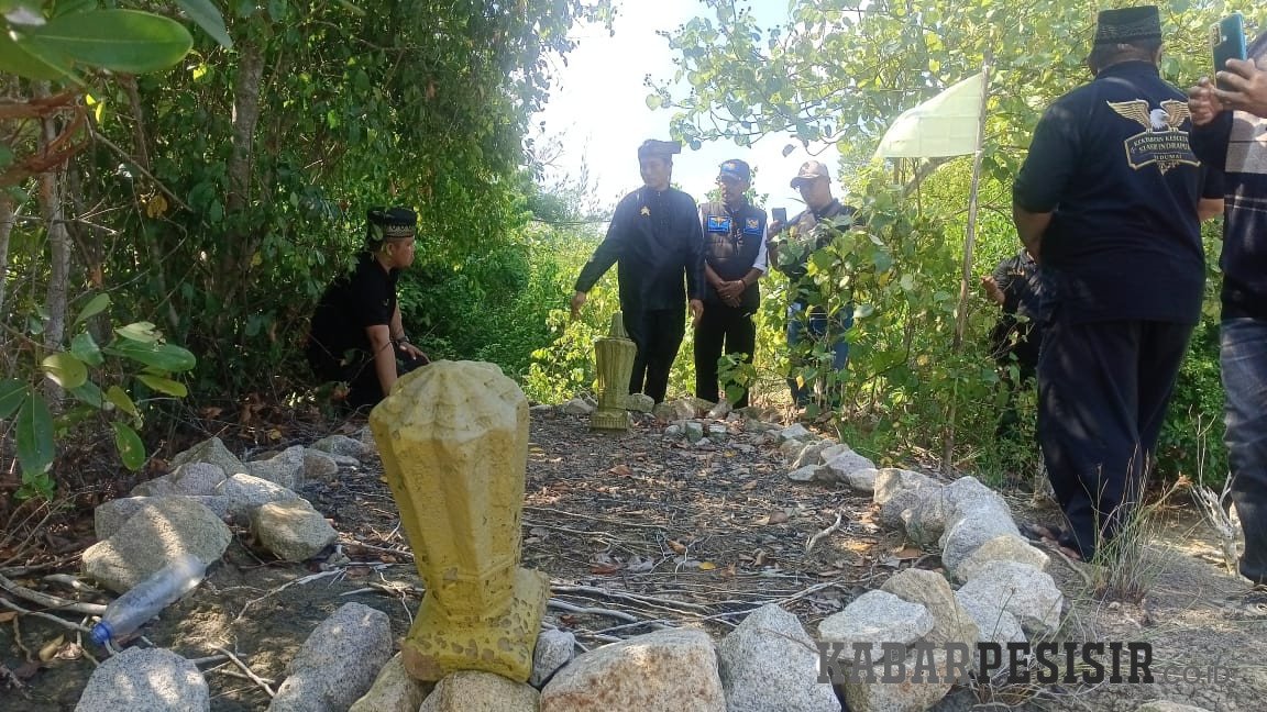 KKSI Dumai Ziarahi Makam Bersejarah di Pulau Rupat