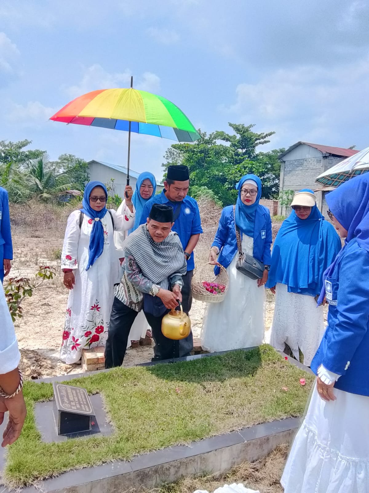 Jajaran Pengurus PAN Dumai Awali Ziarah Makam Mantan Ketua DPD