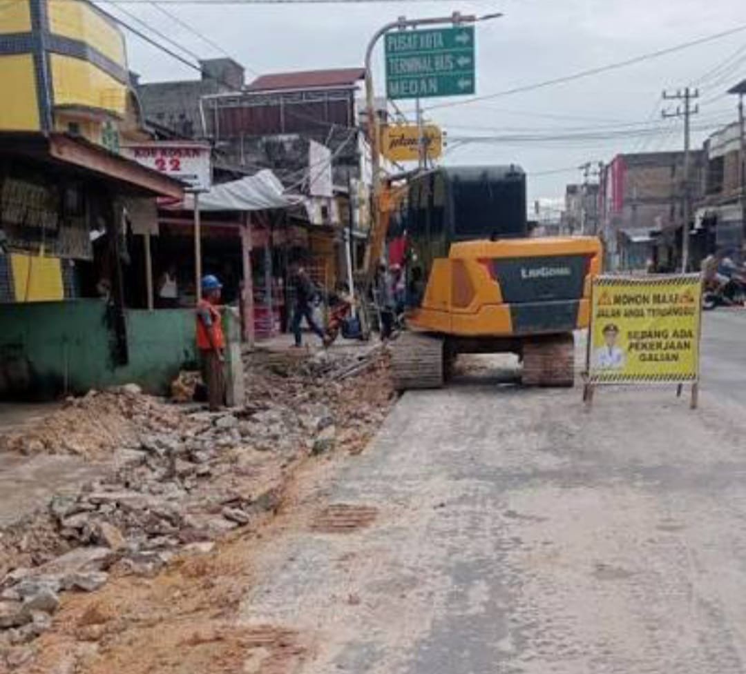 Papan Informasi Proyek Tak Tampak, Warga Pertanyakan Transparansi Galian Parit Tegalega