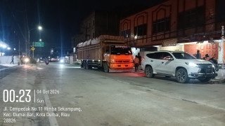MinyaKita Diduga Dibawa Truk Roda 10 ke Tengah Kota Dumai, Legalitas Angkutan Dipertanyakan